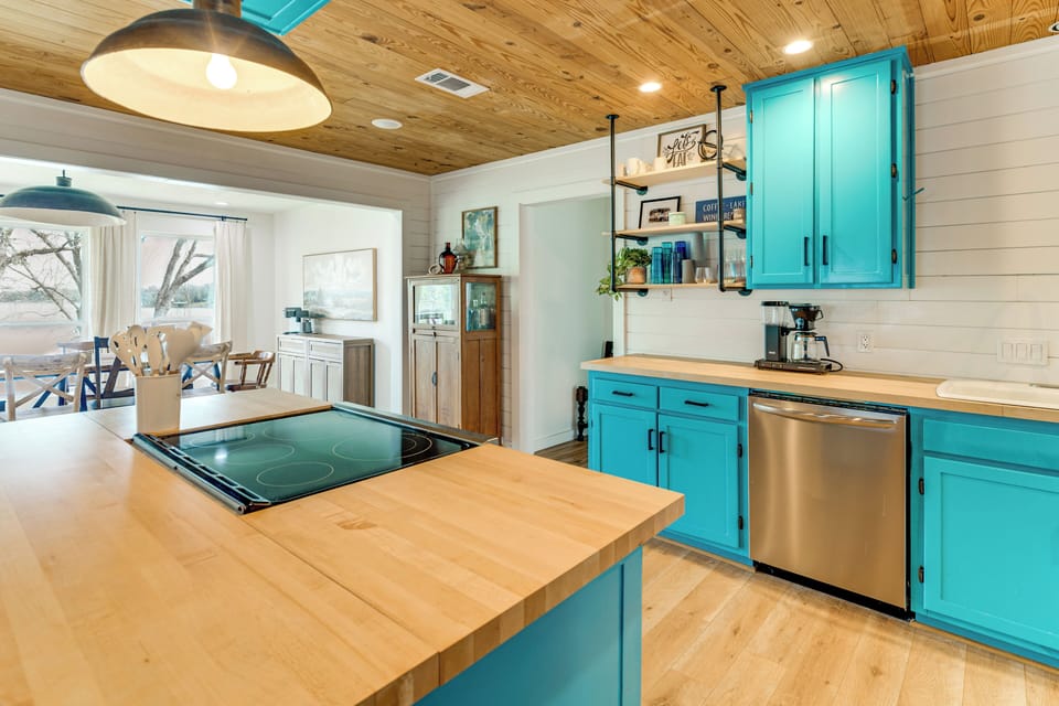 House (5 Bedrooms) | Interior
