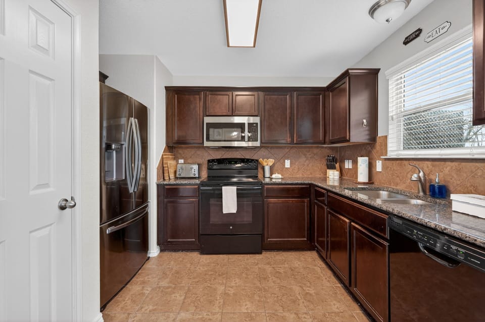 House, 3 Bedrooms | Private kitchen | Coffee/tea maker, fridge, oven, toaster