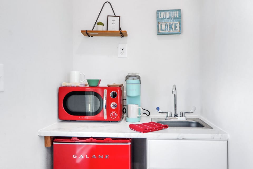 Retro kitchenette