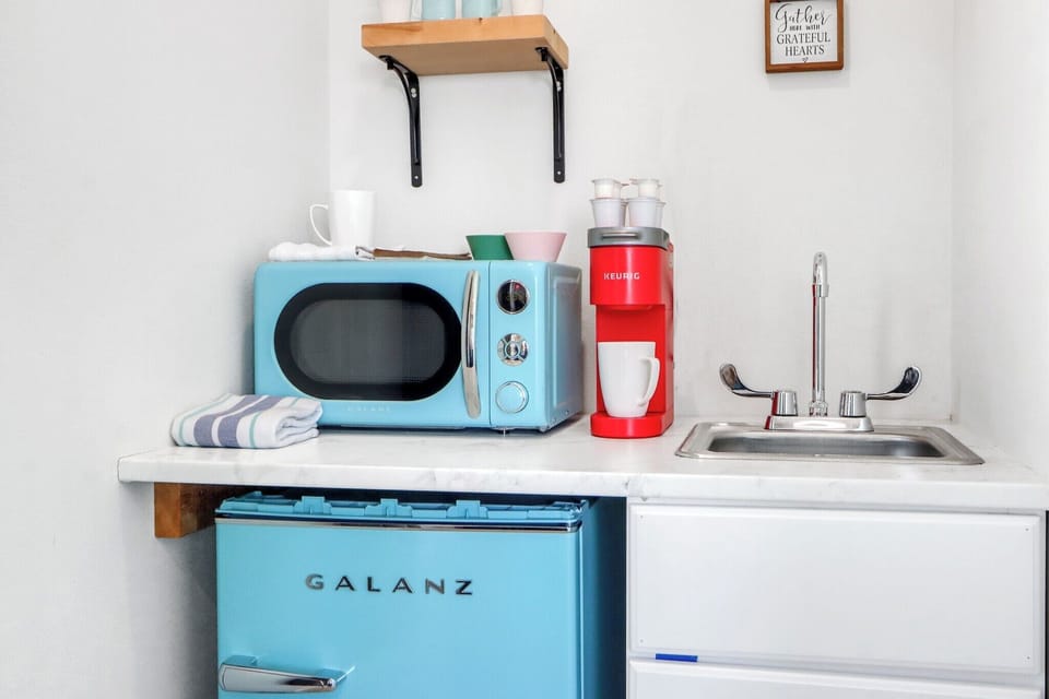 Retro kitchenette