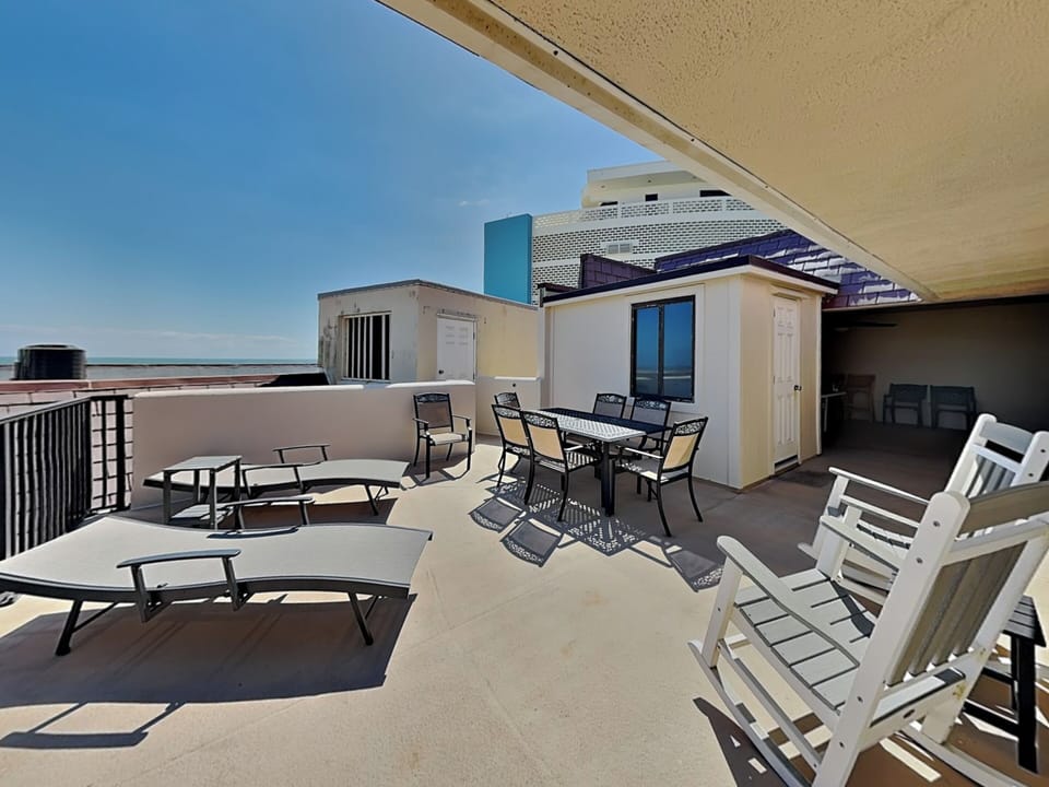 Rooftop Lounge Space