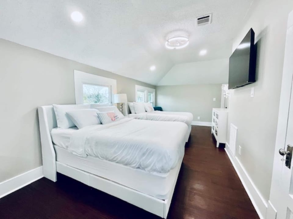 House, Multiple Beds, Patio, Garden View (Coastal Cove) | 4 bedrooms, individually decorated, individually furnished, bed sheets