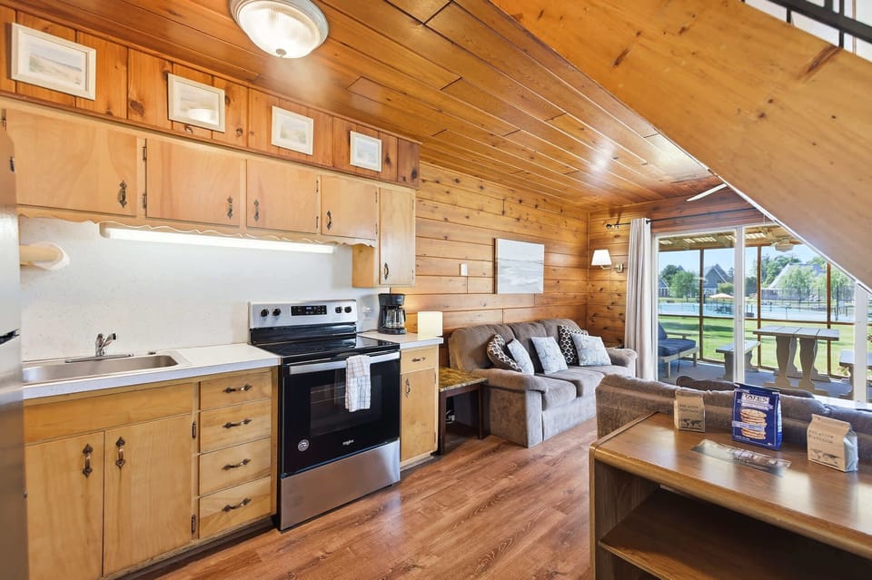 Fuel up for beach days with a full kitchen and nearby resort amenities.