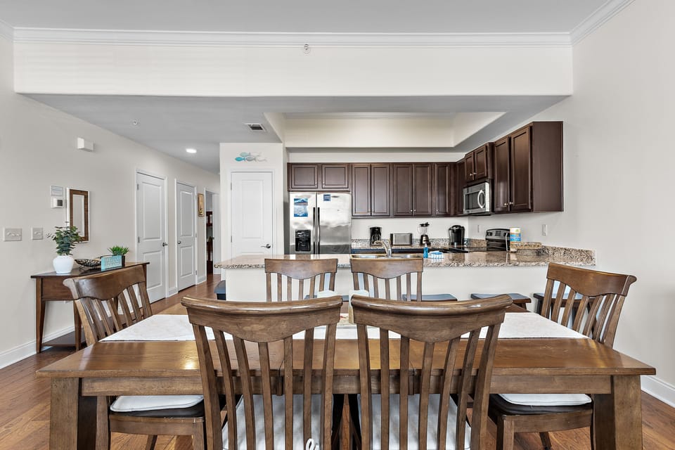 Dining to kitchen