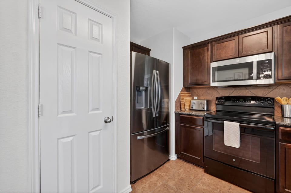 Indoors, Appliance, Microwave, Oven, Refrigerator