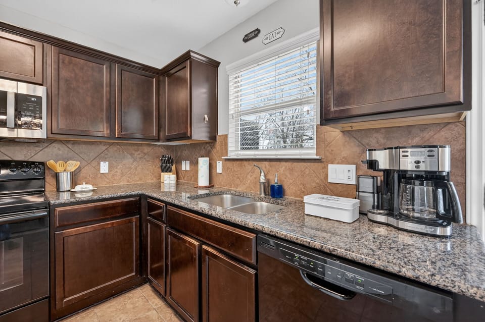 Indoors, Kitchen, Cooktop, Appliance, Microwave