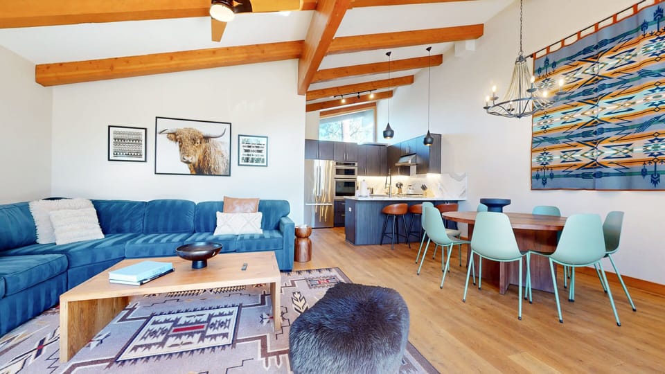 Home Decor, Indoors, Furniture, Living Room, Table
