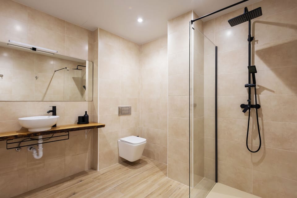 Comfort House, Mountain View | Bathroom | Towels, soap, shampoo