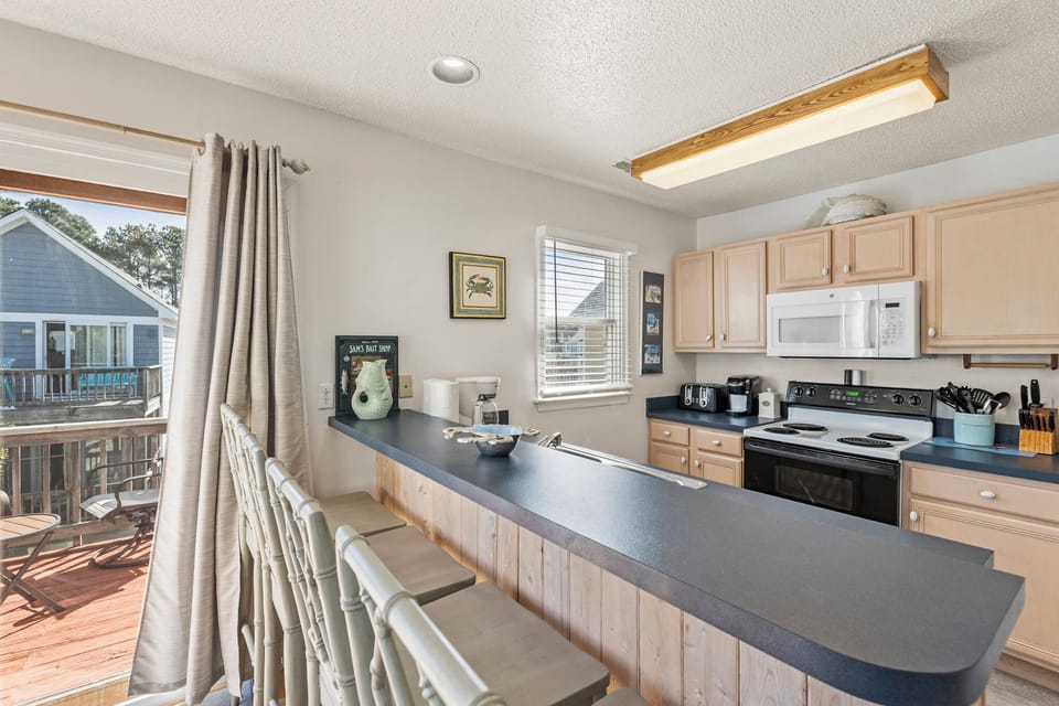 CL03M: Corolla-de-Light | Top Level Kitchen