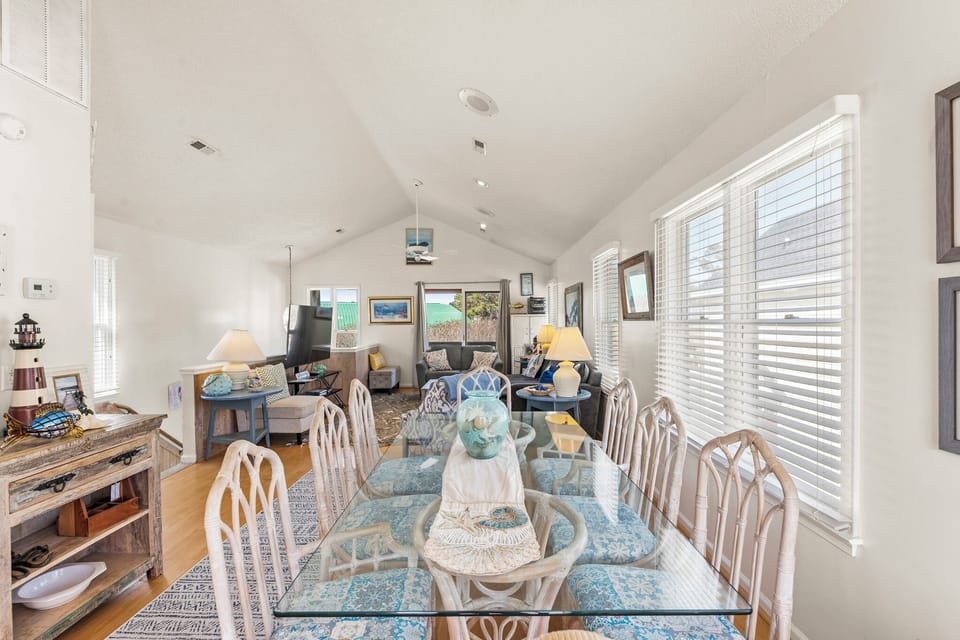 CL03M: Corolla-de-Light | Top Level Dining Area