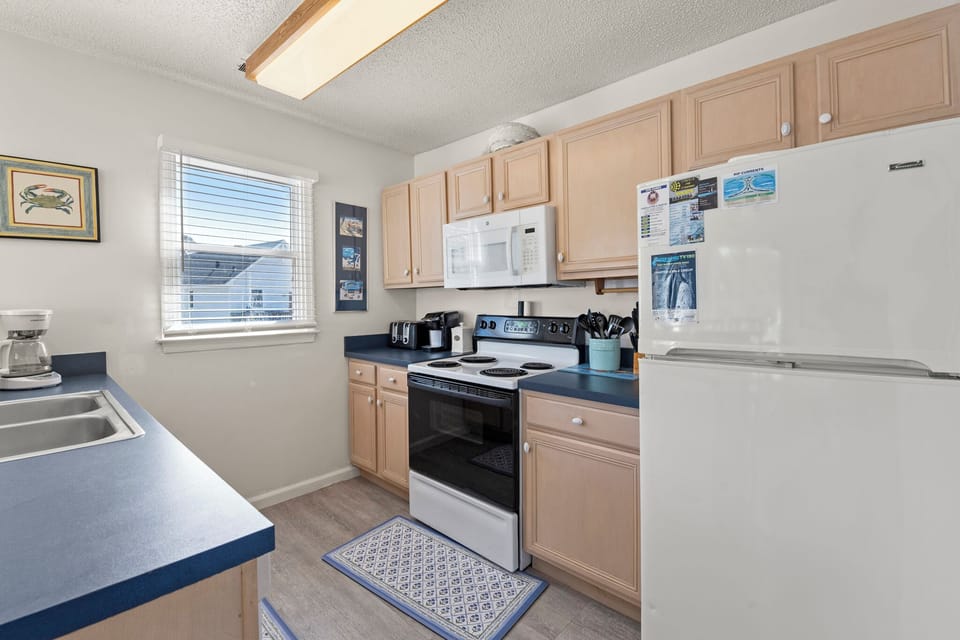 CL03M: Corolla-de-Light | Top Level Kitchen