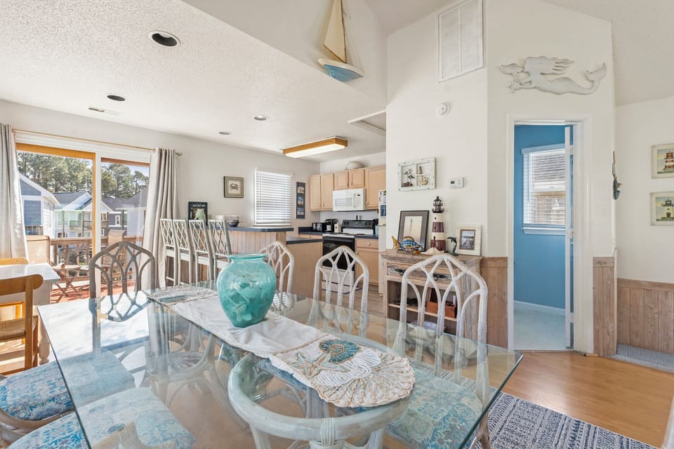 CL03M: Corolla-de-Light | Top Level Dining Area