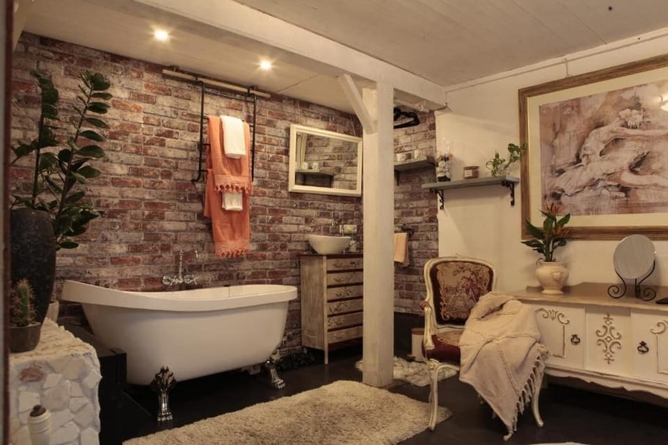 Comfort Double Room | Bathroom | Slippers