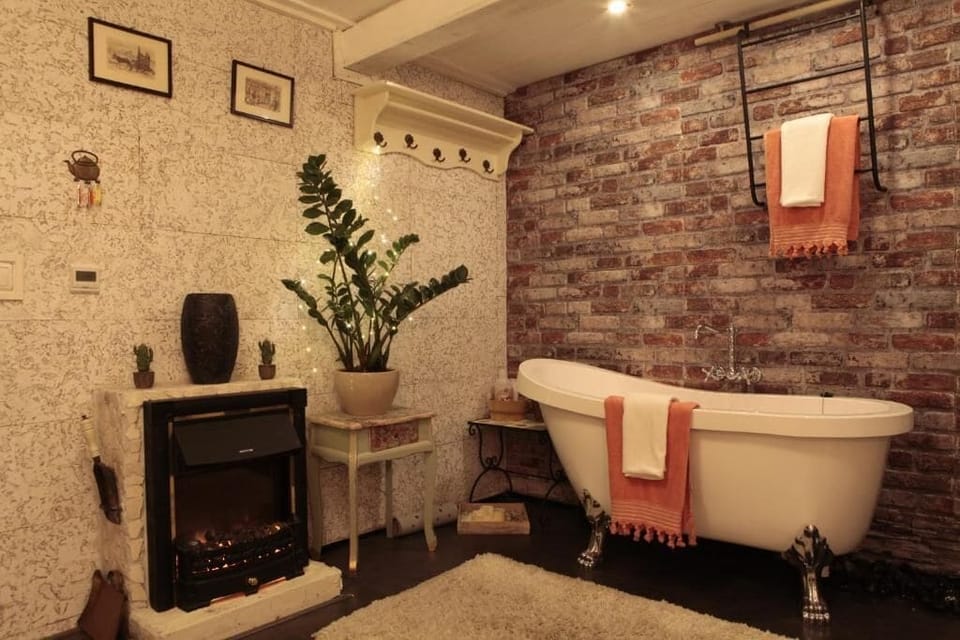 Comfort Double Room | Bathroom | Slippers