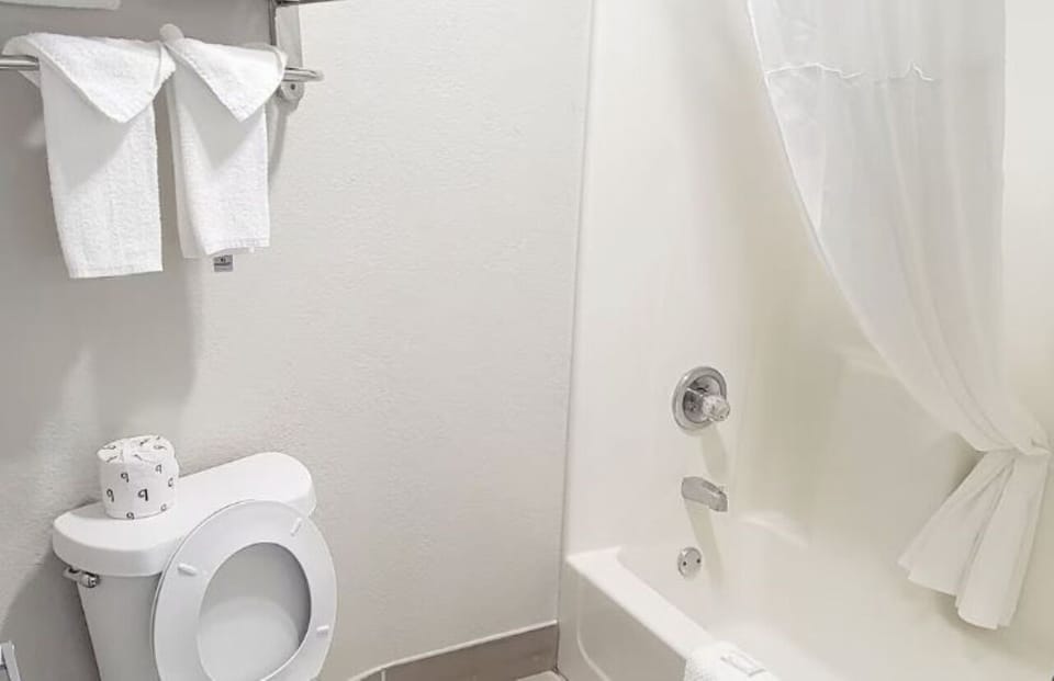 Refresh easily with a simple tub-shower and fresh towels.