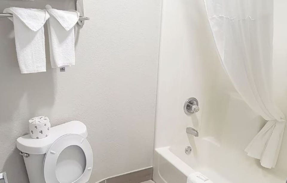 Refresh easily with a simple tub-shower and fresh towels.