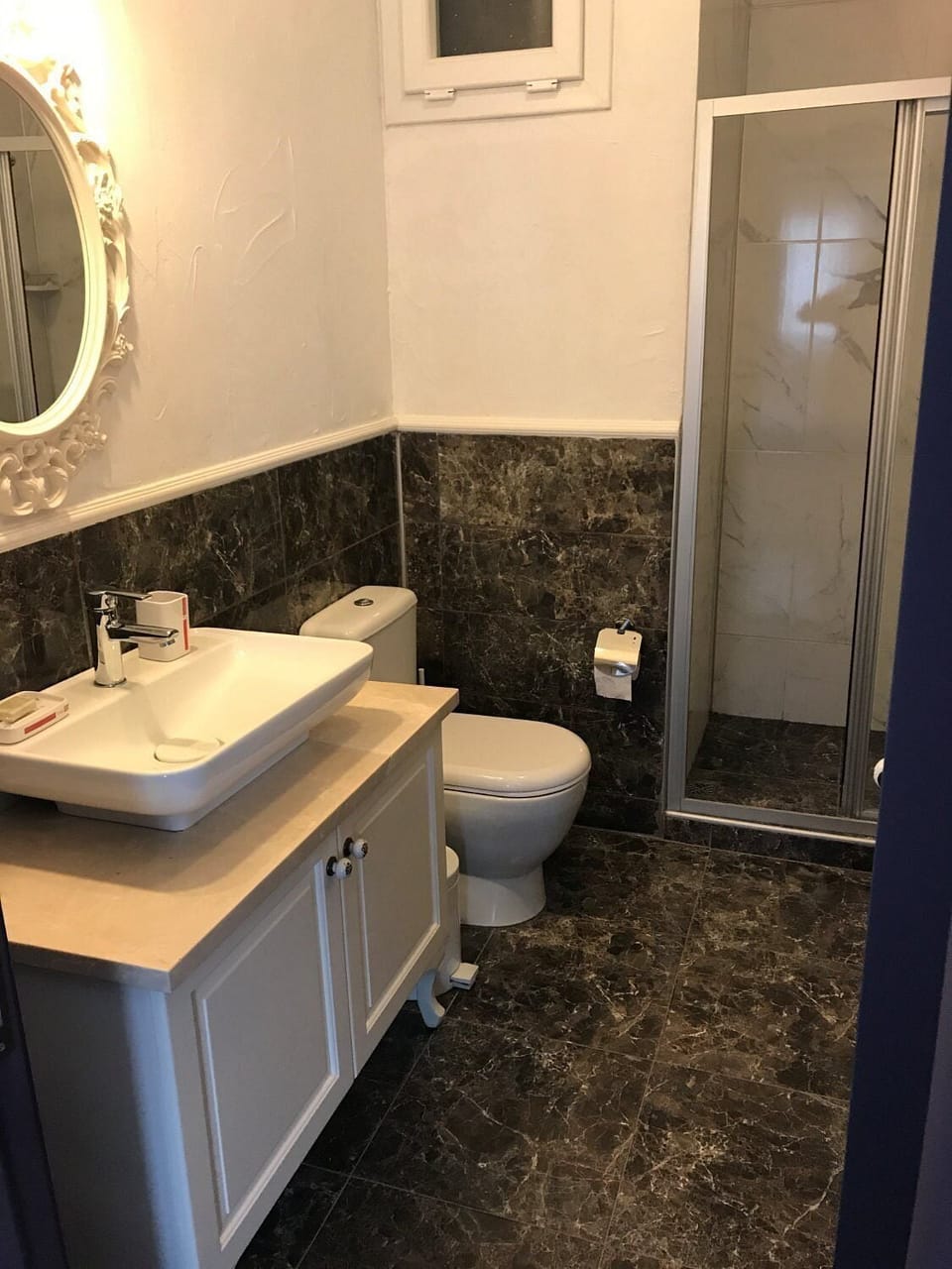 Comfort Double Room, City View | Bathroom | Shower, rainfall showerhead, hair dryer (on request), towels