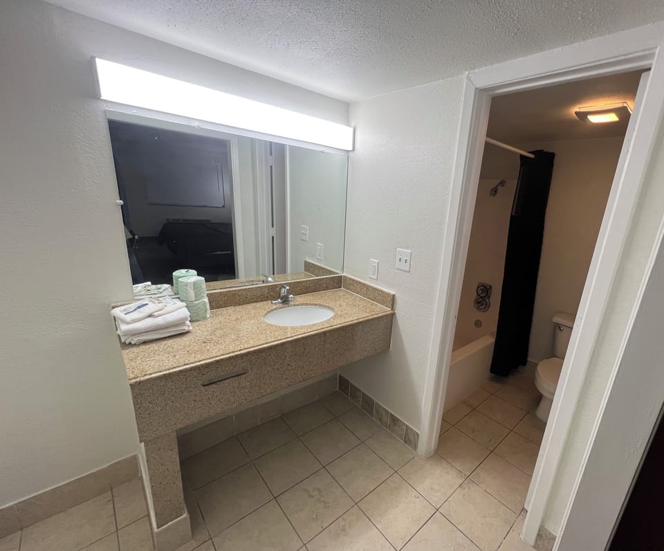 Basic Single Room | Bathroom