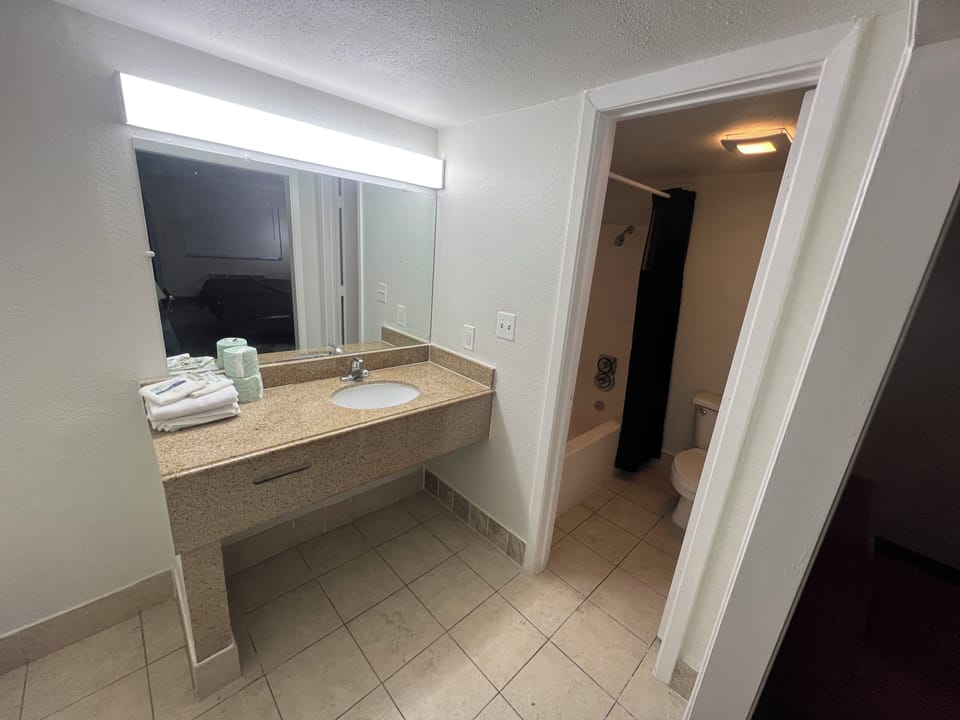 Basic Double Room | Bathroom