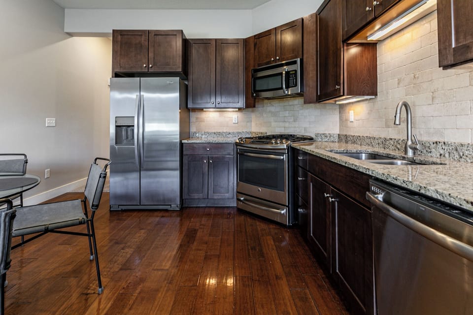 Deluxe Condo, Balcony, Mountain View | Private kitchen