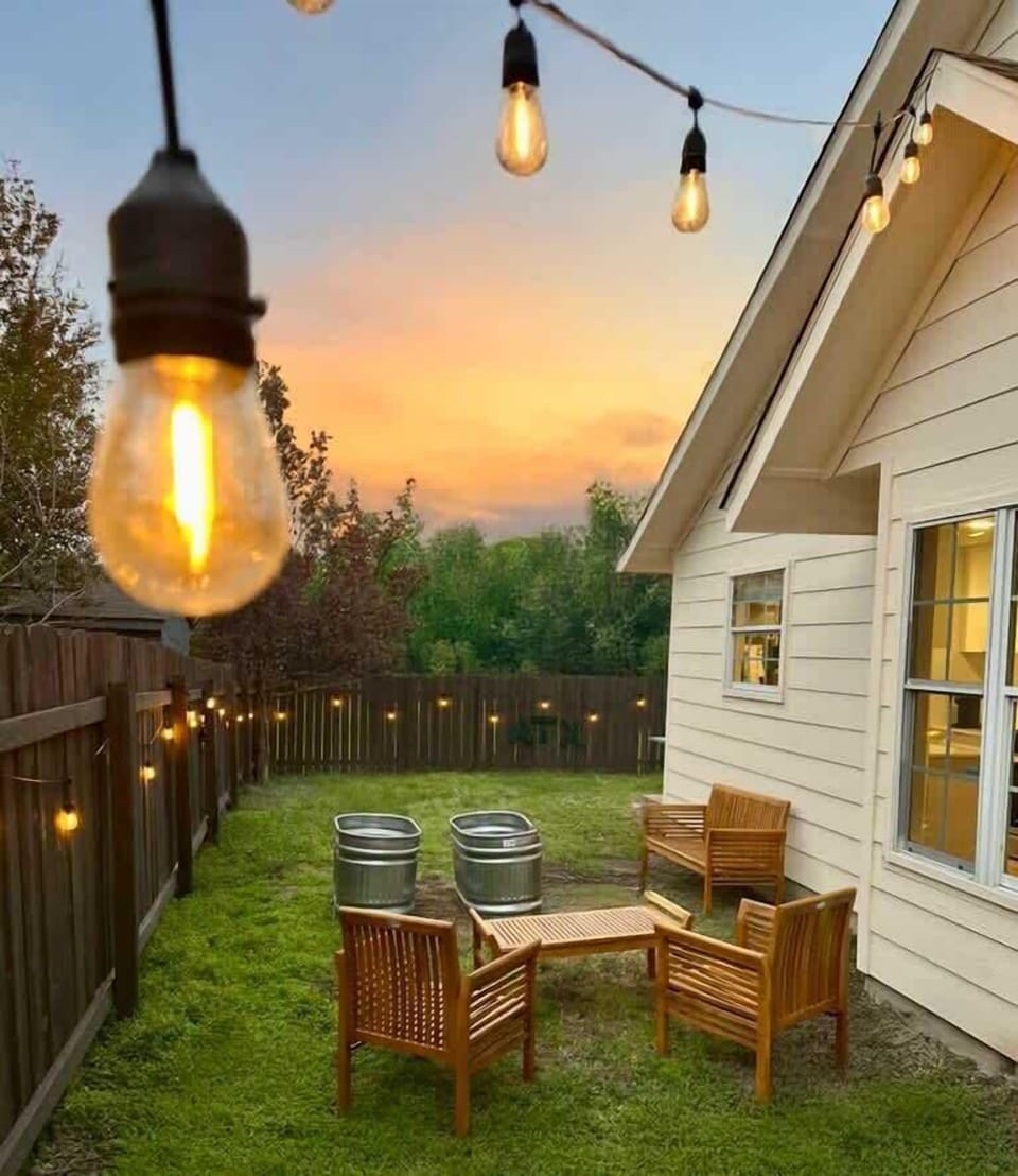Private backyard with string lights — perfect for relaxing evenings or drinks at sunset. 2 cold plunges for your recovery.