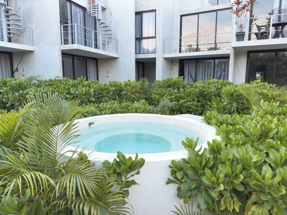 Outdoor spa tub