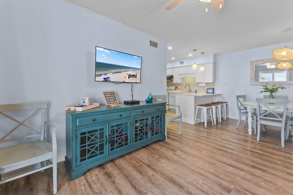 Relax in the living room with seating for movie nights, morning coffee, or planning your beach day.  Cable TV and Roku streaming so you can watch all your favorite shows.