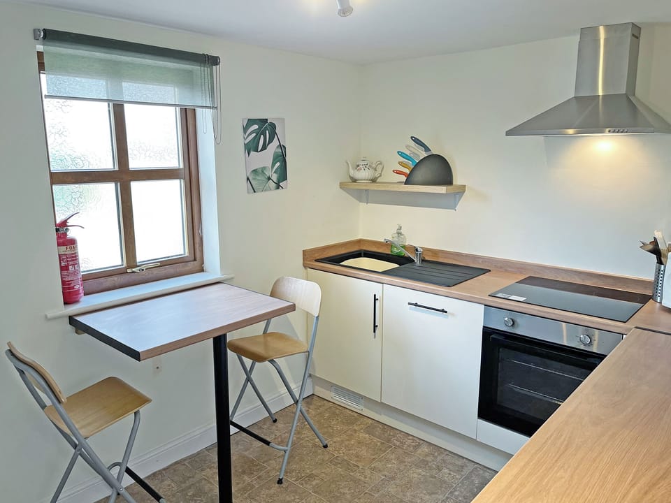 Kitchen | Ivy Cottage - Hillcrest Country Park, Caldwell, Richmond