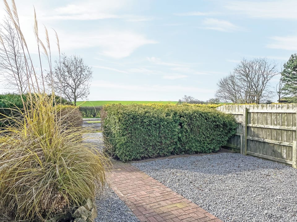Outdoor area | Willow Cottage - Hillcrest Country Park, Caldwell, Richmond