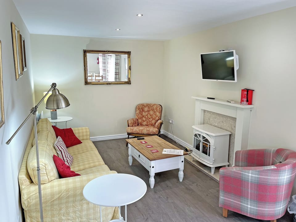 Living area | Willow Cottage - Hillcrest Country Park, Caldwell, Richmond