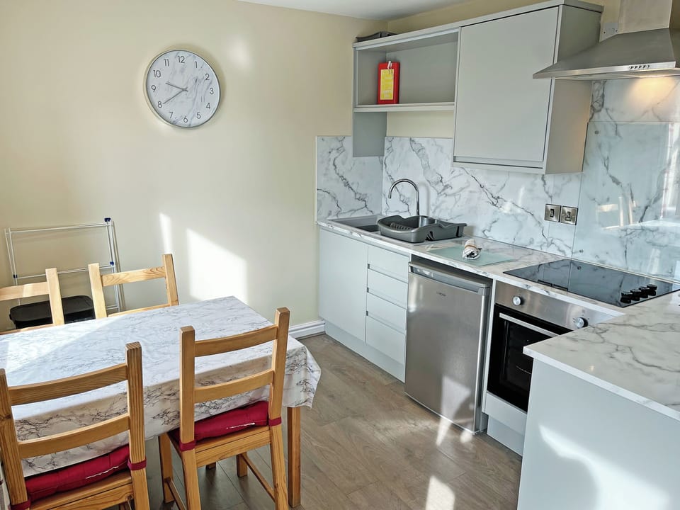 Dining Area | Willow Cottage - Hillcrest Country Park, Caldwell, Richmond
