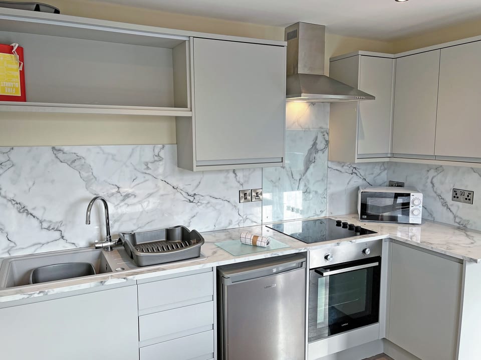 Kitchen area | Willow Cottage - Hillcrest Country Park, Caldwell, Richmond