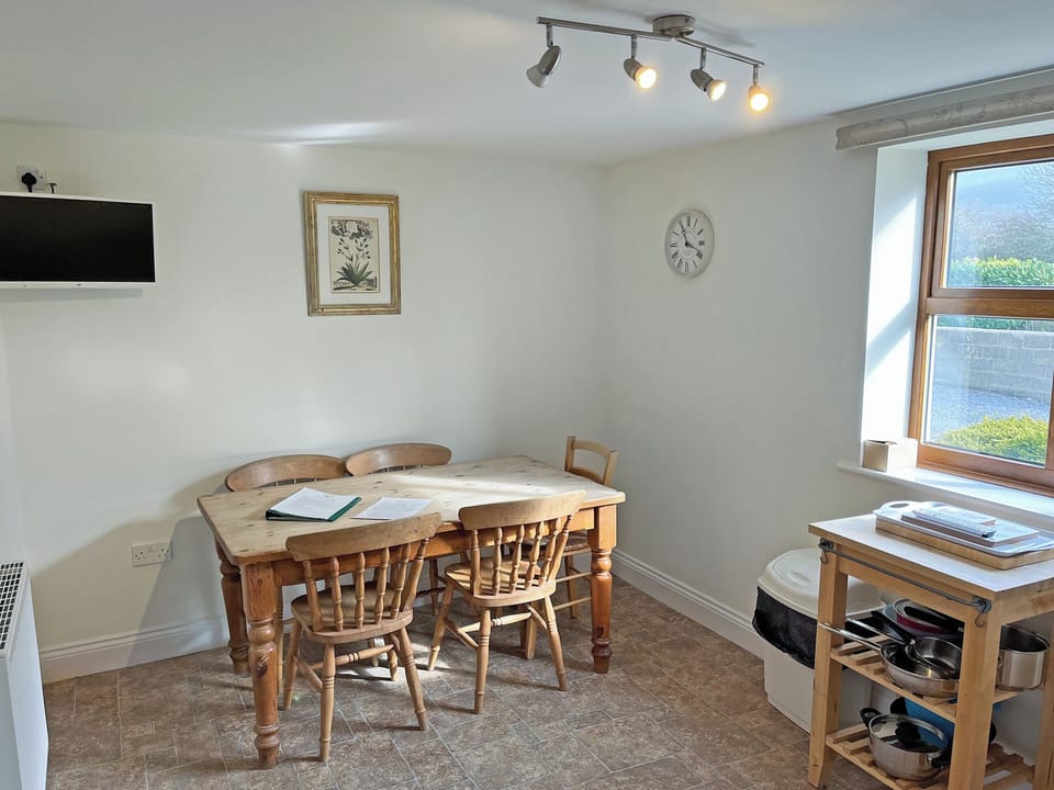 Dining Area | Rose Cottage - Hillcrest Country Park, Caldwell, Richmond