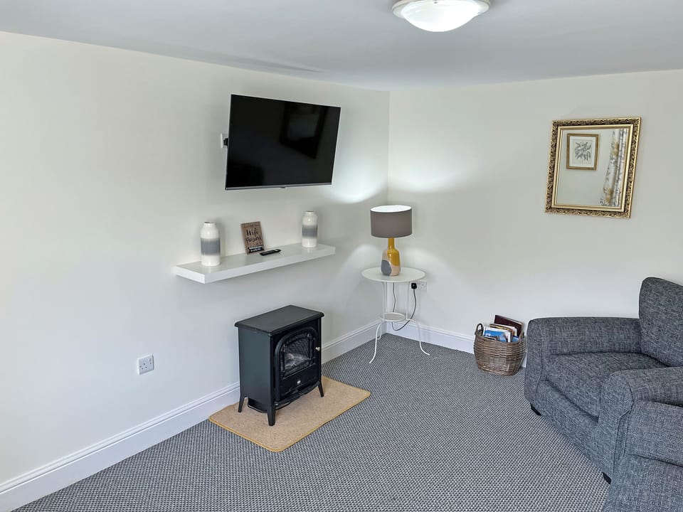 Living area | Rose Cottage - Hillcrest Country Park, Caldwell, Richmond