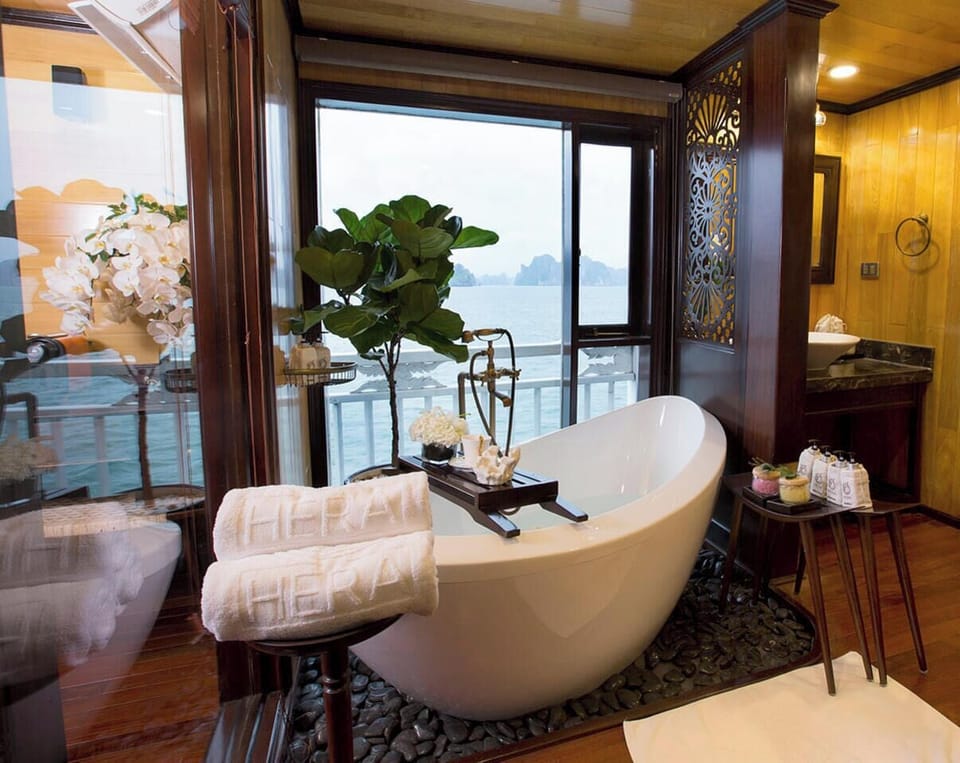 Premium Suite, Ocean View | Bathroom | Shower, free toiletries, hair dryer, slippers