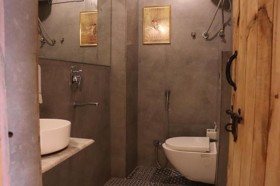 Superior Double Room, Balcony, Lake View | Bathroom