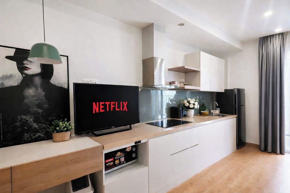 Luxury Studio, Balcony, City View | Private kitchen | Fridge, microwave, oven, stovetop