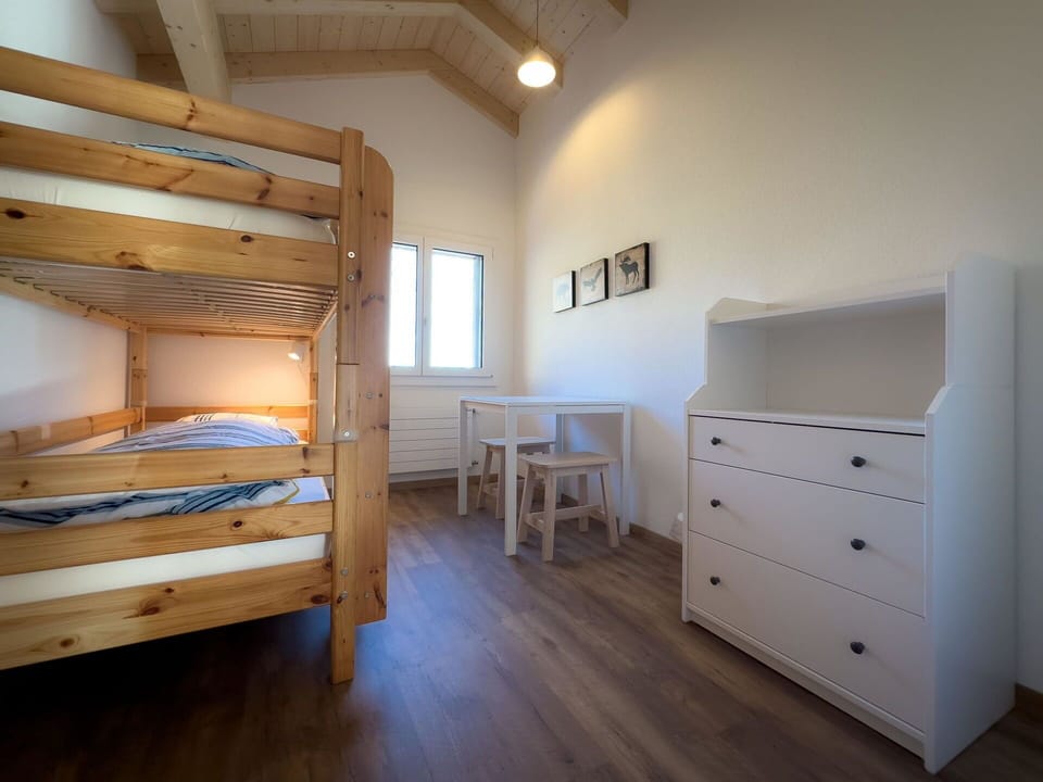 Wood, Bedroom, Floor, Interior Design, Flooring, Ceiling, Bed, Furniture, Room, Wood Flooring