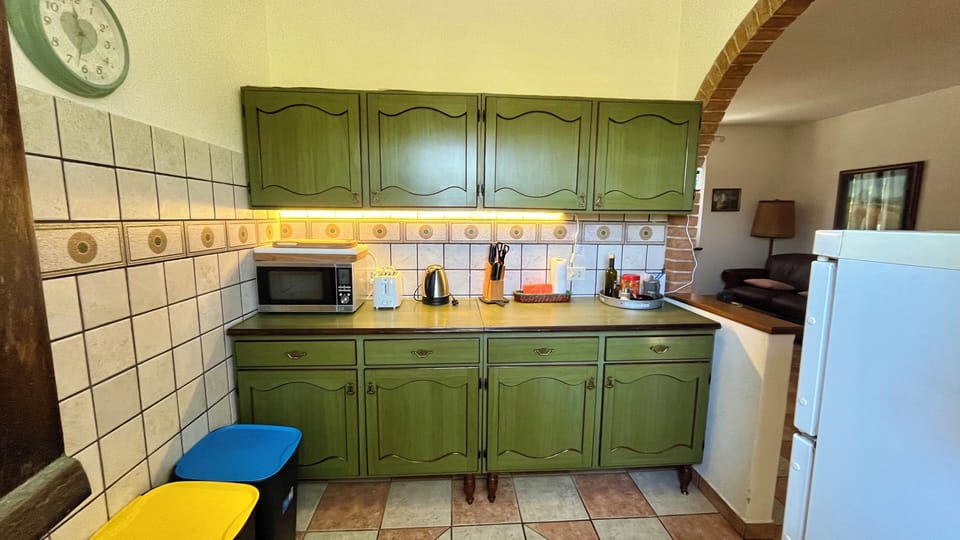 Fully furnished kitchen
