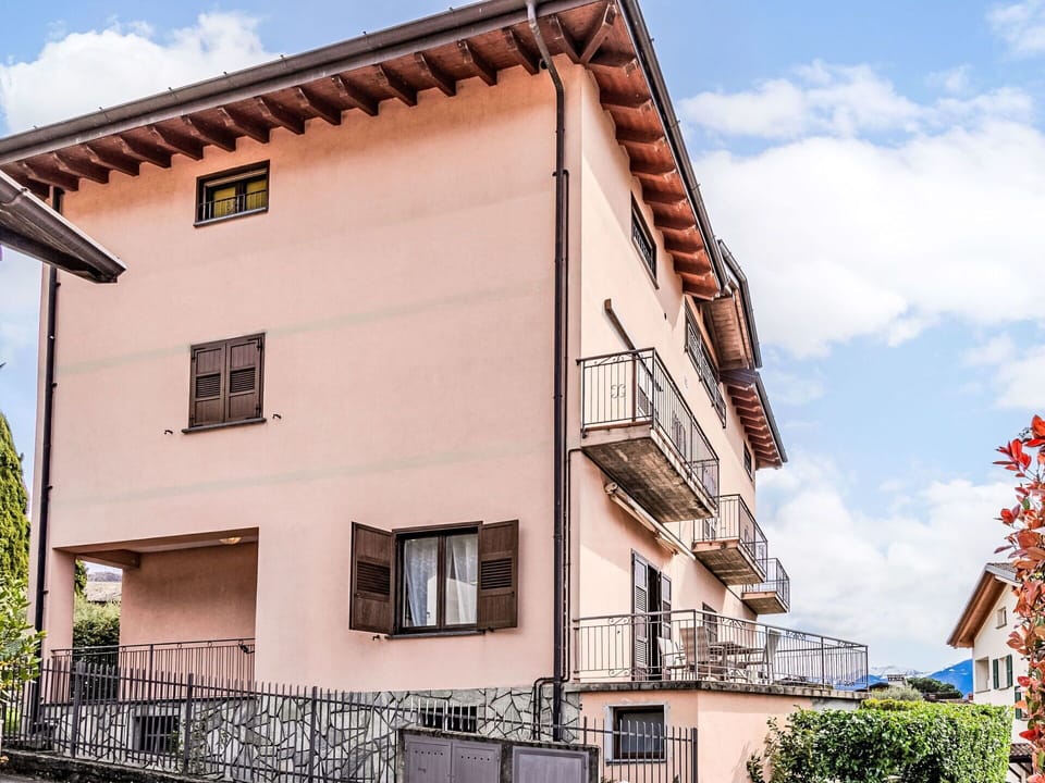 Wall, Window, Facade, Residential Area, Home, Balcony, Human Settlement, Door, Apartment, Paint