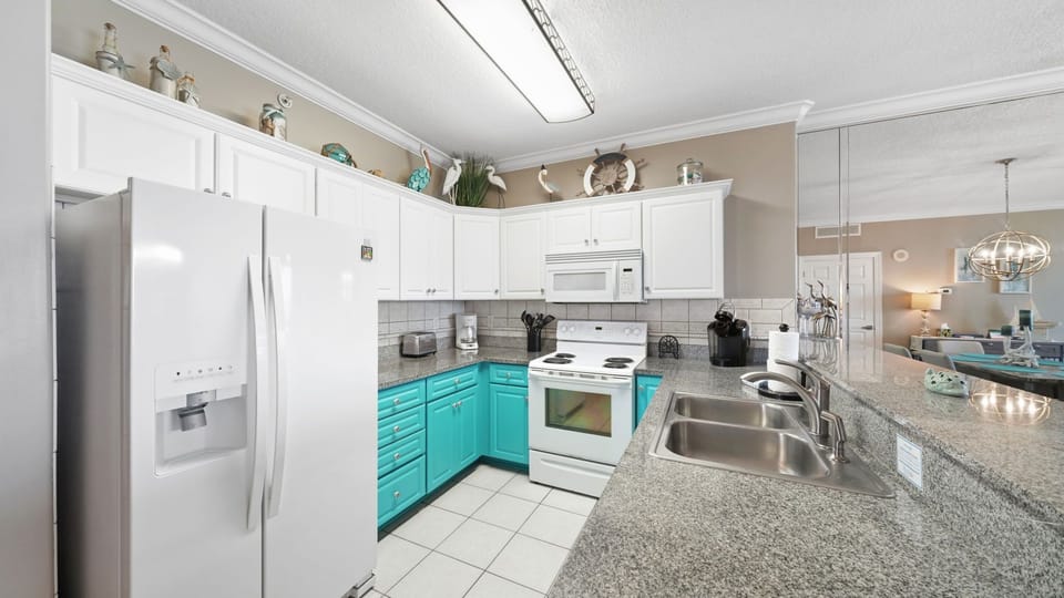 Full equipped kitchen with everything you will need to whip up a good meal