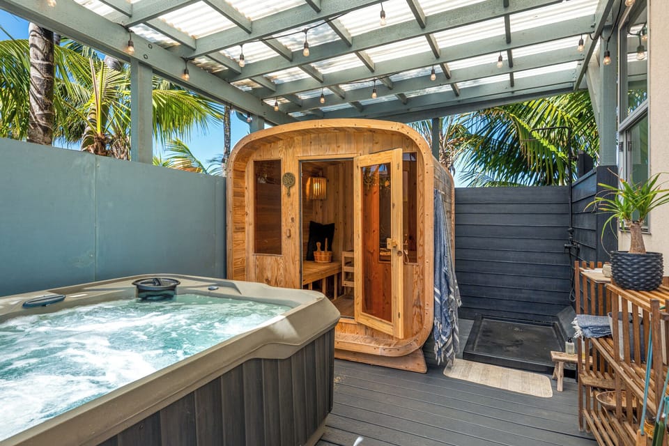 Private Sauna and Hot Tub In This Beautiful Home, Short Walk To Beach.