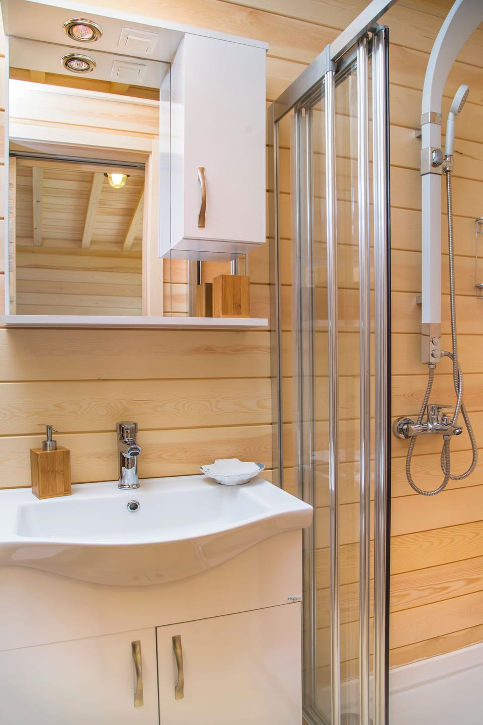 Grand Room, Garden View | Bathroom | Slippers