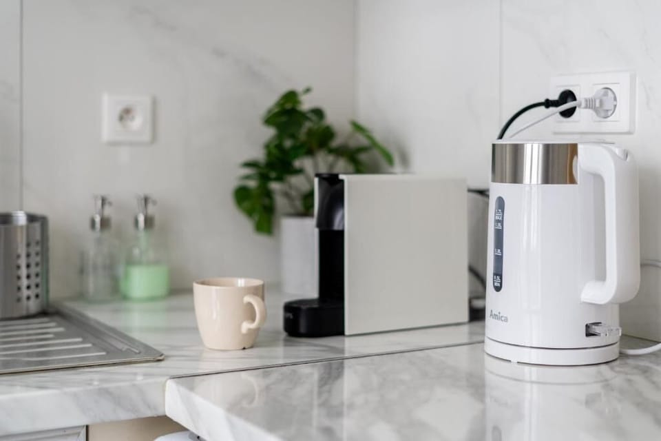 Studio, Garden View | Coffee and/or coffee maker