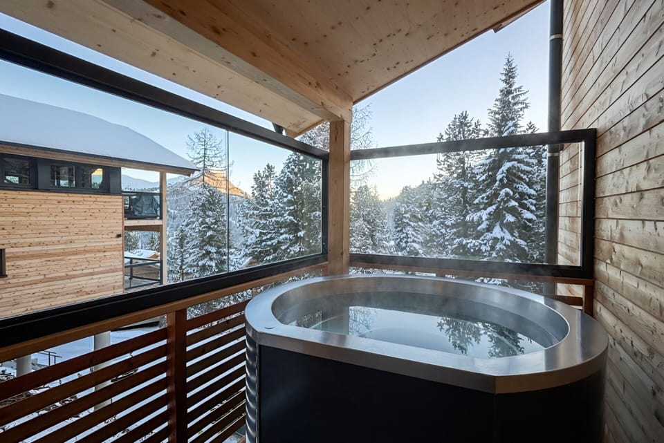 Chalet | Indoor spa tub