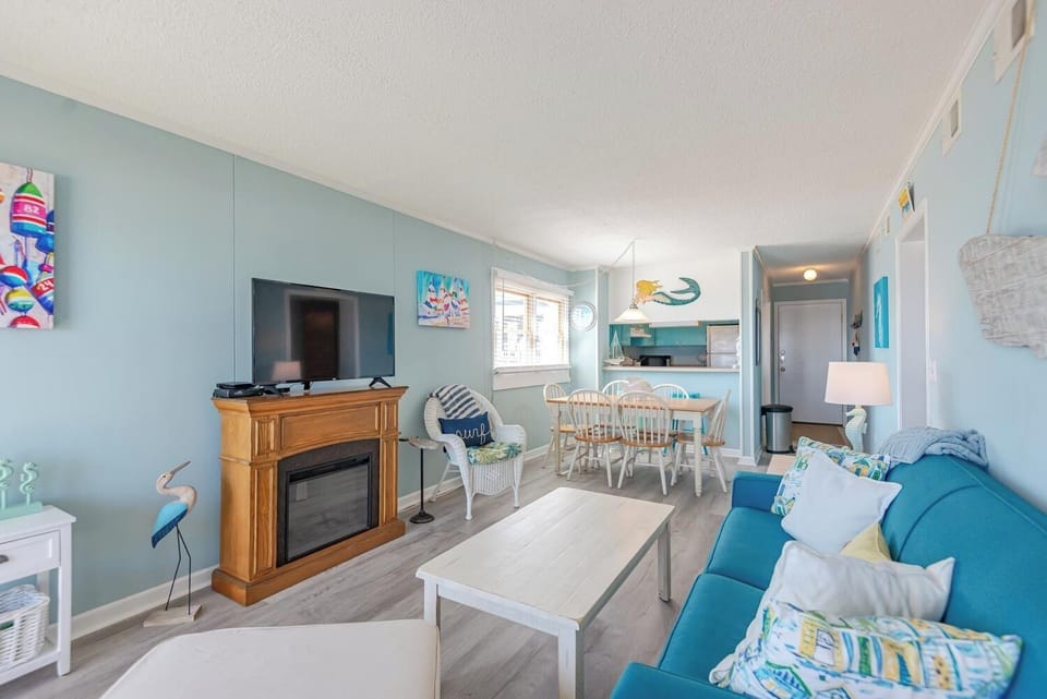 Living/Dining Area