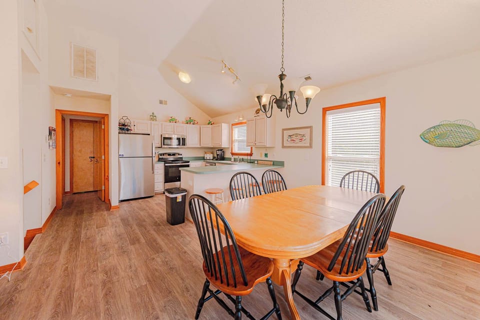 Top Level Dining/Kitchen Area