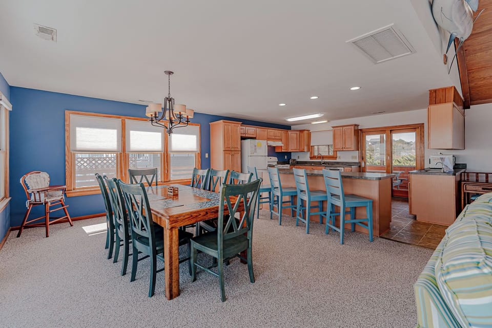 Top Level Dining/Kitchen Area