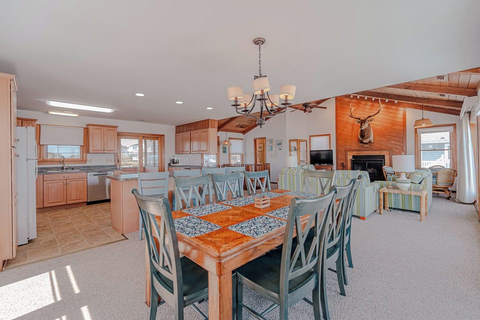 Top Level Dining/Kitchen Area