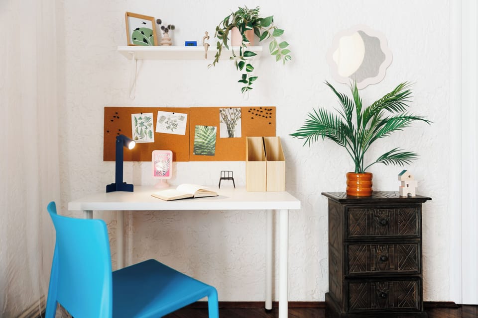 [Workspace] Organize your productive work at the workplace in the bedroom